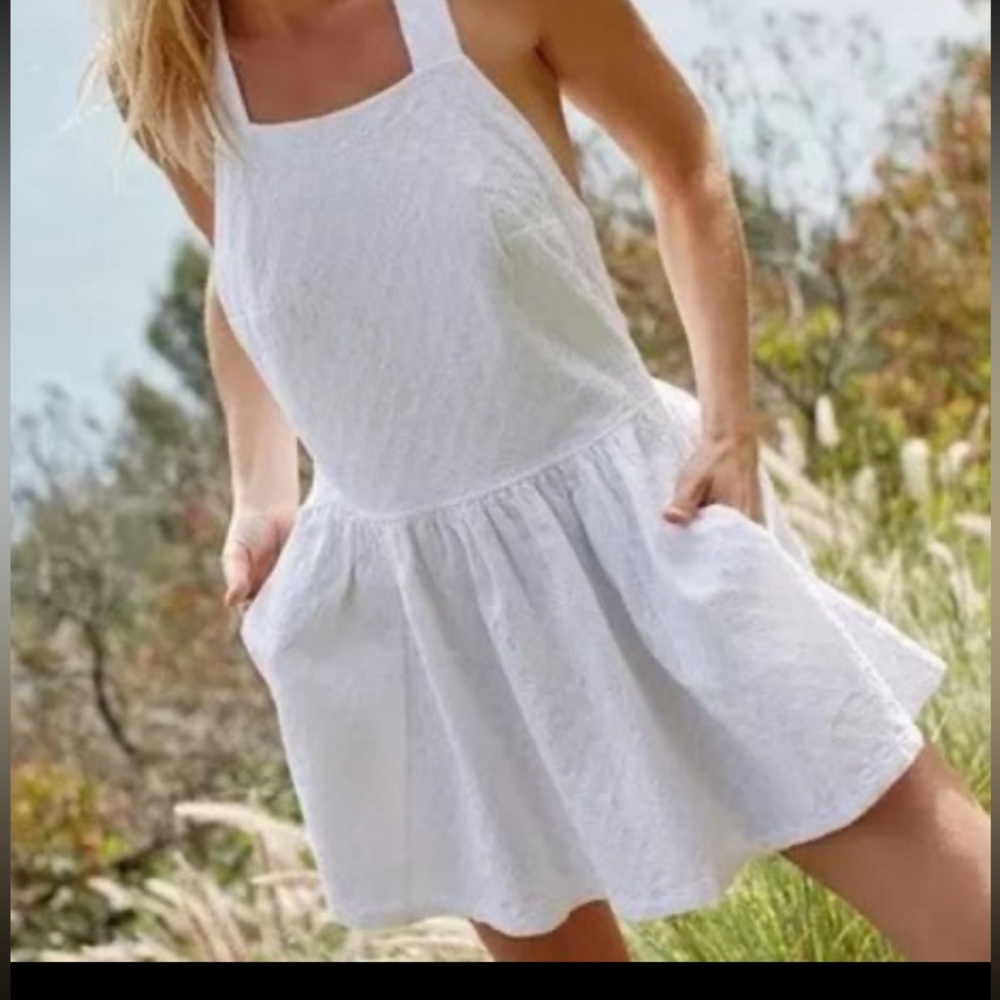 Free People free-est Va Va Volume Mini Dress in White. Size X-Small